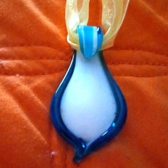 BLOWN GLASS TURQUOISE AND GOLD WAVE PENDANT ON YELLOW ADJUSTABLE RIBBON 3 INX2IN - Picture 4 of 4